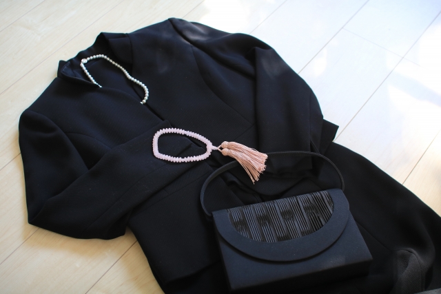女性の喪服