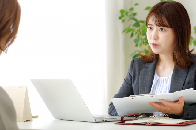 相談を受ける女性