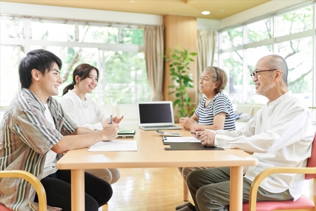 会話する家族