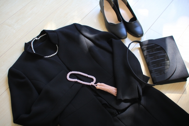 女性の礼服