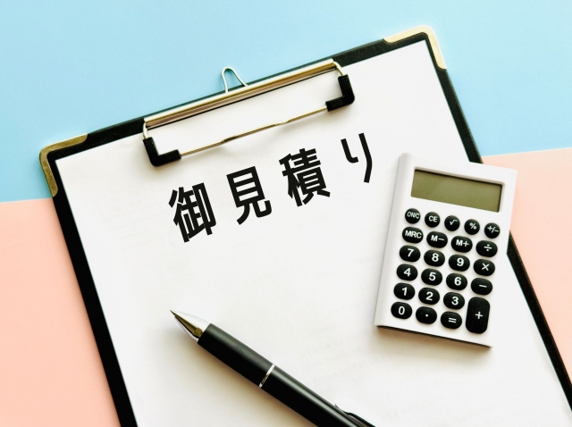 見積書と電卓
