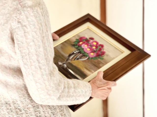 遺品整理をする人