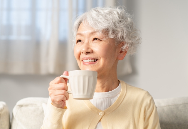 笑顔のシニア女性