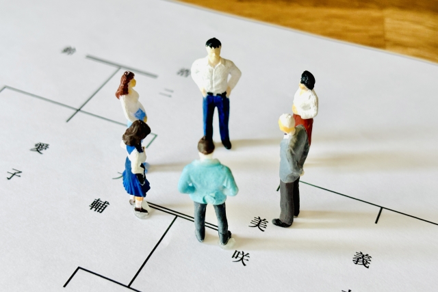 話し合う家族