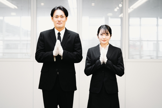 葬儀社スタッフ