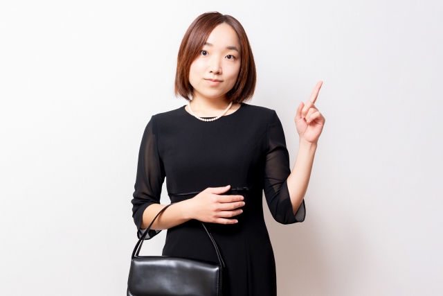喪服の女性